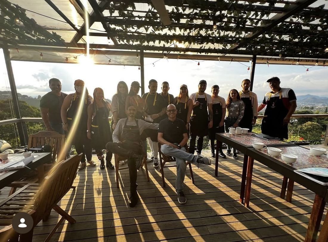 Equipo al atardecer